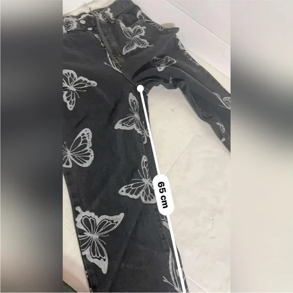 PACSUN High Rise Straight Leg
Cropped Raw Hem Butterfly
Black Jeans Size 27 - Picture 3 of 15